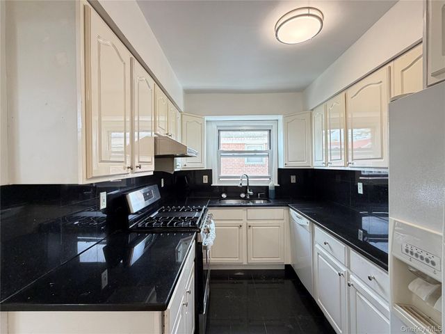 154-27 Horace Harding Expressway, Flushing, NY 11367