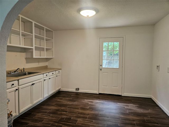 302 Grayless Street, Richmond, TX 77406