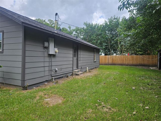 302 Grayless Street, Richmond, TX 77406