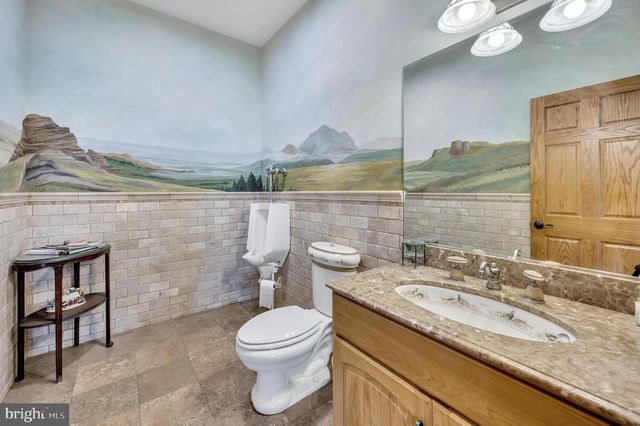 216 MERWINSBURG ROAD, Effort, PA 18330