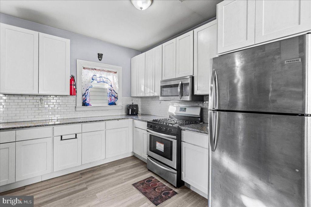 Image 9 of property listing at 775 SALEM RD, Burlington, NJ 08016