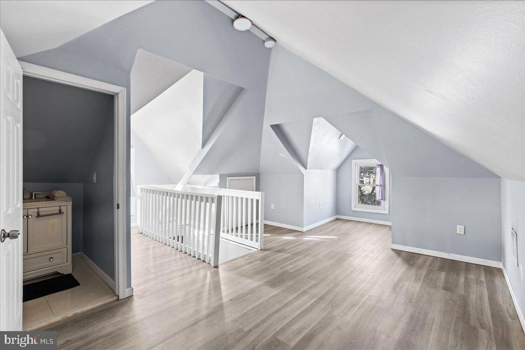 Image 12 of property listing at 775 SALEM RD, Burlington, NJ 08016