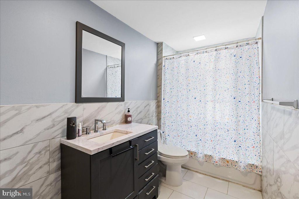 Image 13 of property listing at 775 SALEM RD, Burlington, NJ 08016