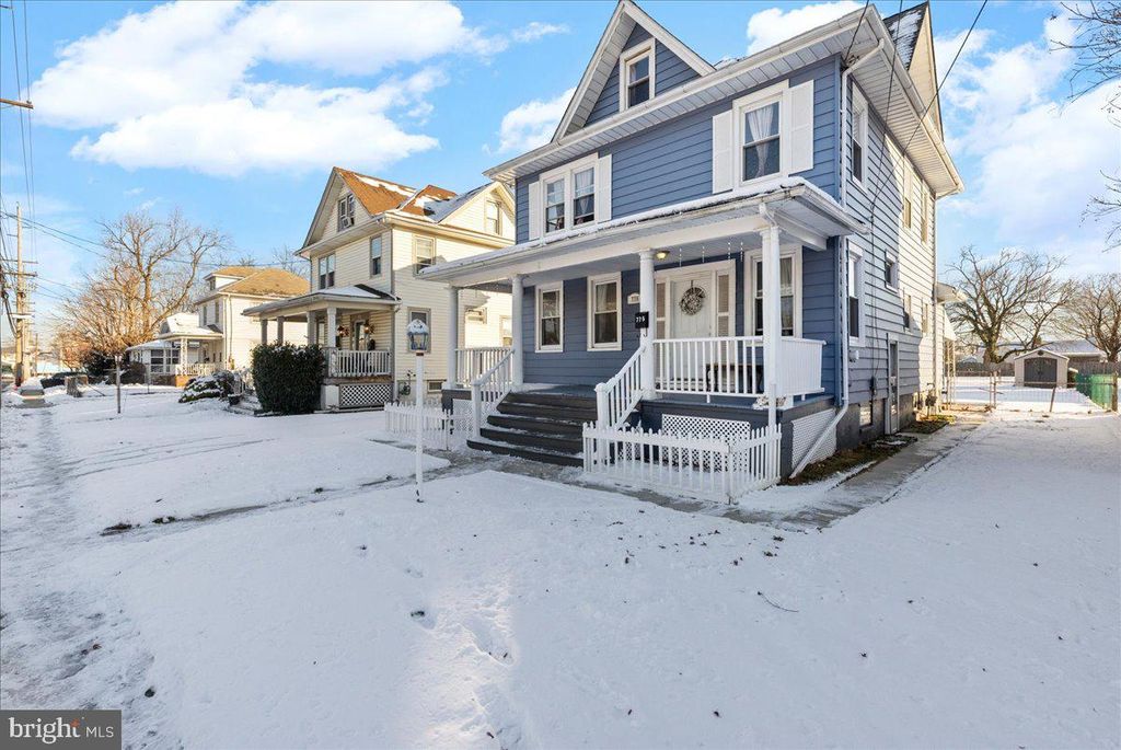 Image 2 of property listing at 775 SALEM RD, Burlington, NJ 08016