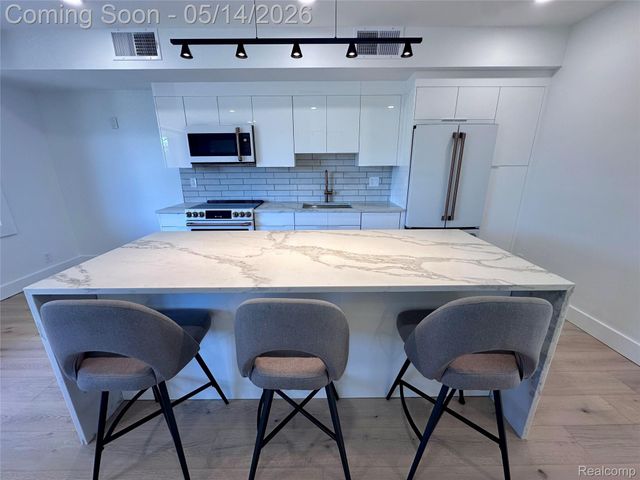 201 Park Ave, Birmingham, MI 48009