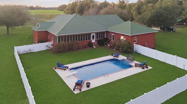 227 Deere Dr, Samson, AL 36477