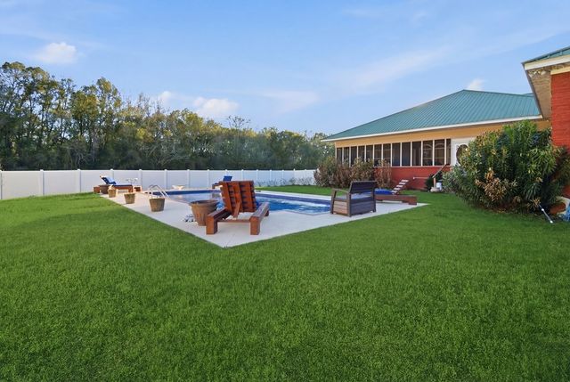 227 Deere Dr, Samson, AL 36477