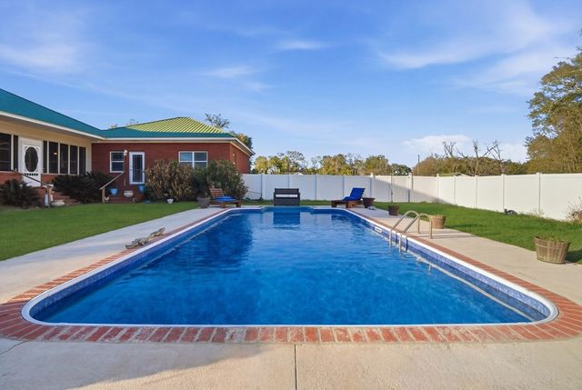 227 Deere Dr, Samson, AL 36477