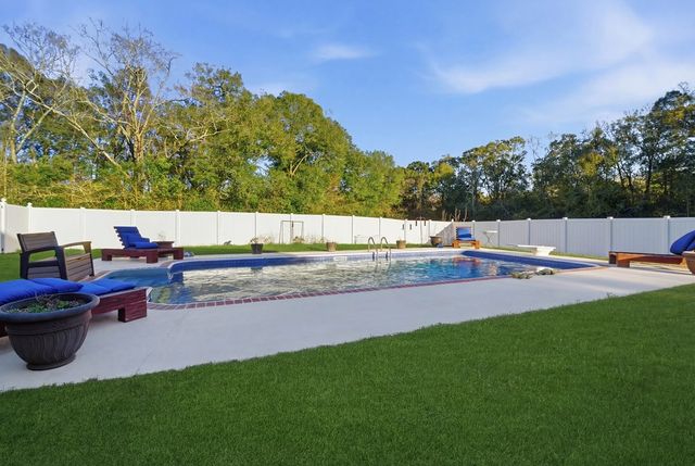 227 Deere Dr, Samson, AL 36477