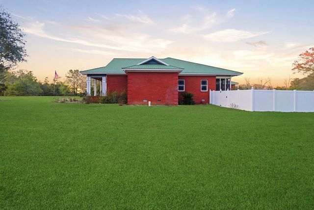 227 Deere Dr, Samson, AL 36477