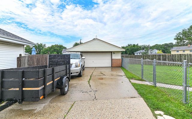 8231 W New Jersey AVENUE, Milwaukee, WI 53220