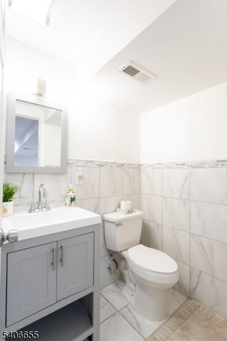 144 Silleck St, Clifton City, NJ 07013