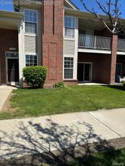 15269 YALE Drive 238, Clinton Charter Township, MI 48038