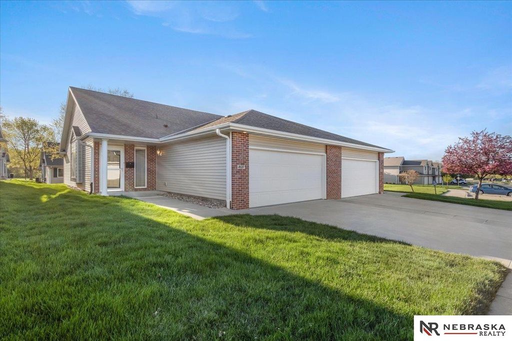 1827 N 175th Court, Omaha, NE 68118