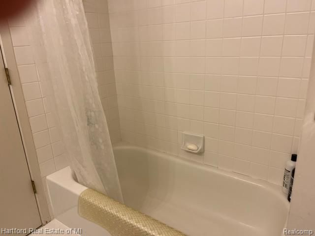 2176 Maplehurst Drive, Commerce Charter Township, MI 48390