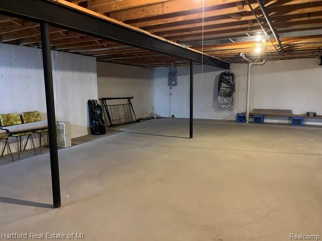 2176 Maplehurst Drive, Commerce Charter Township, MI 48390