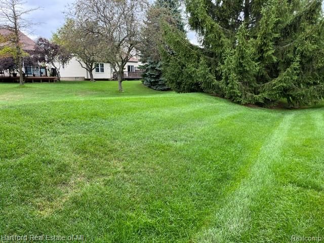 2176 Maplehurst Drive, Commerce Charter Township, MI 48390