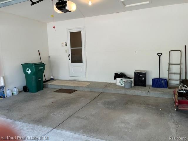 2176 Maplehurst Drive, Commerce Charter Township, MI 48390
