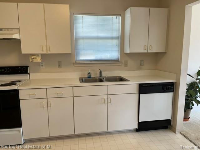 2176 Maplehurst Drive, Commerce Charter Township, MI 48390