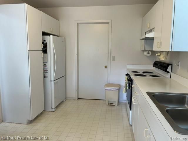 2176 Maplehurst Drive, Commerce Charter Township, MI 48390