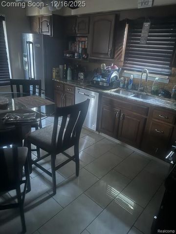 24816 Cushing Avenue, Eastpointe, MI 48021