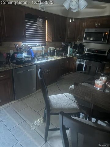 24816 Cushing Avenue, Eastpointe, MI 48021