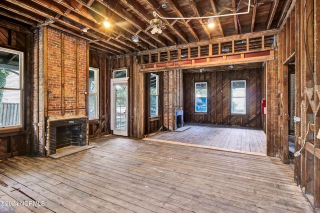 708 Market Street, Wilmington, NC 28401