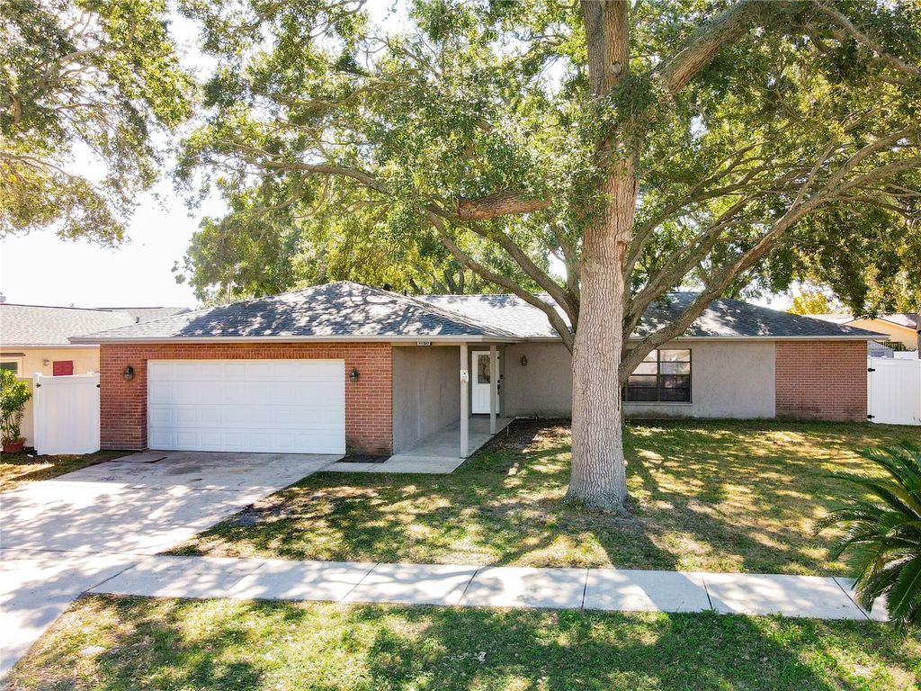 Image 2 of property listing at 11180 113TH AVENUE, Largo, FL 33778