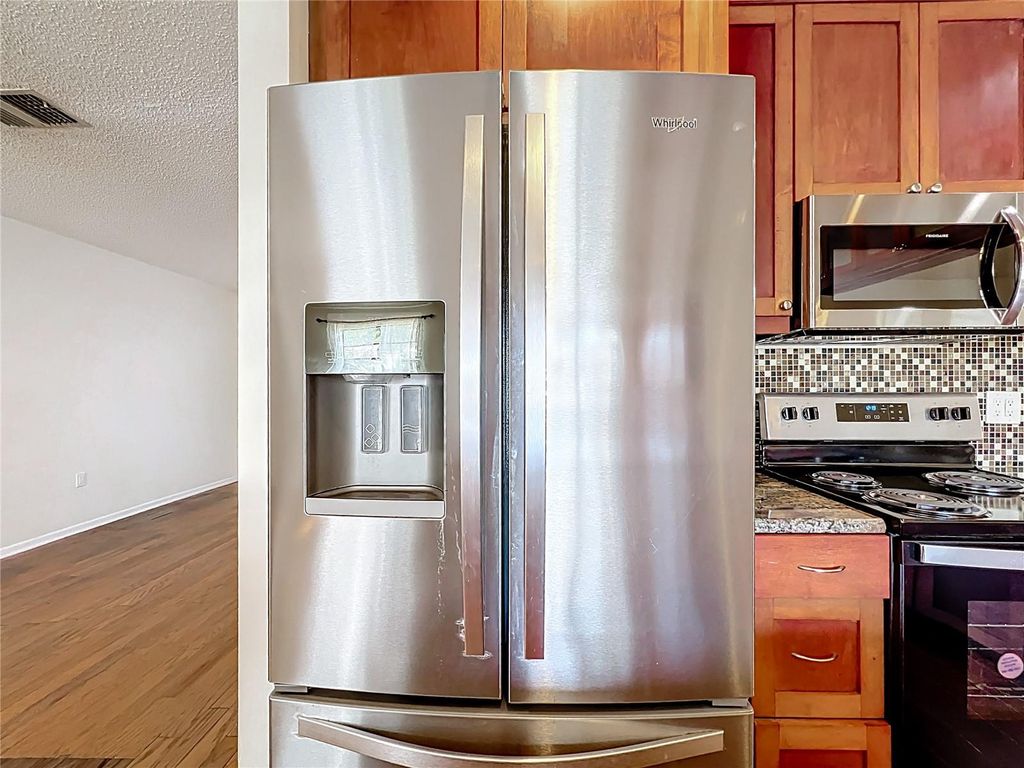 Image 11 of property listing at 11180 113TH AVENUE, Largo, FL 33778