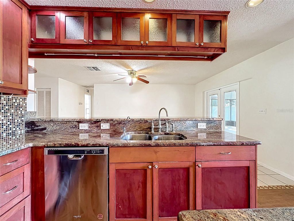 Image 12 of property listing at 11180 113TH AVENUE, Largo, FL 33778