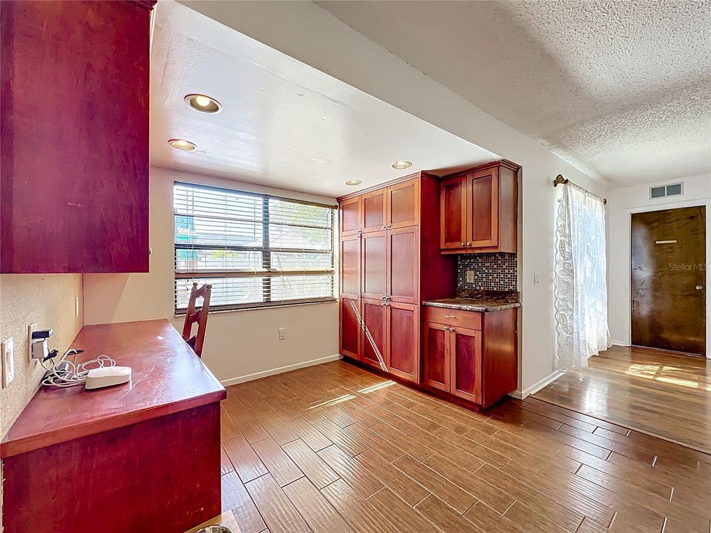 Image 15 of property listing at 11180 113TH AVENUE, Largo, FL 33778