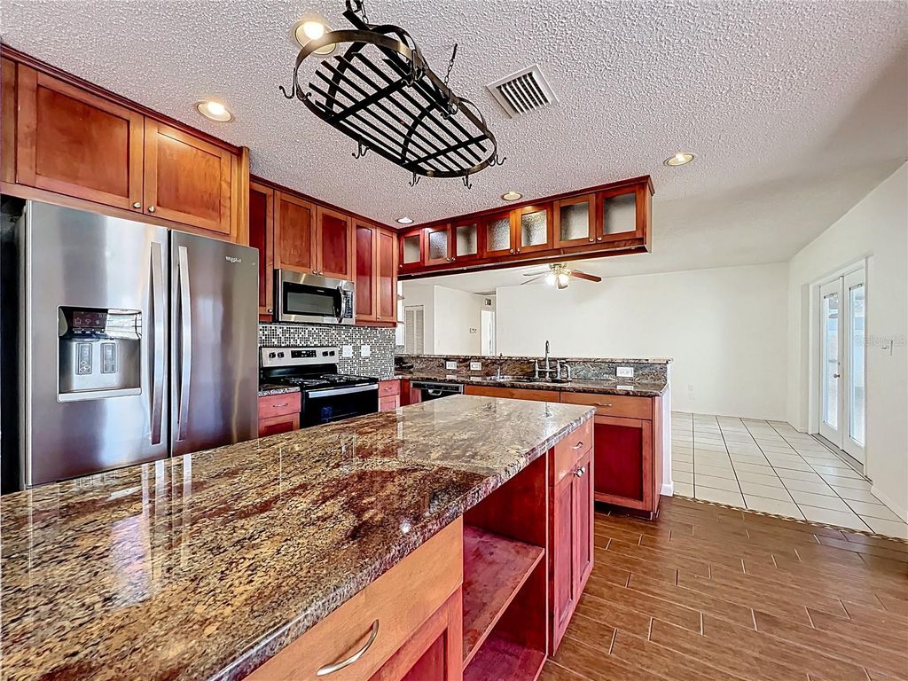 Image 16 of property listing at 11180 113TH AVENUE, Largo, FL 33778