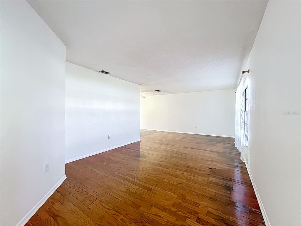 Image 20 of property listing at 11180 113TH AVENUE, Largo, FL 33778