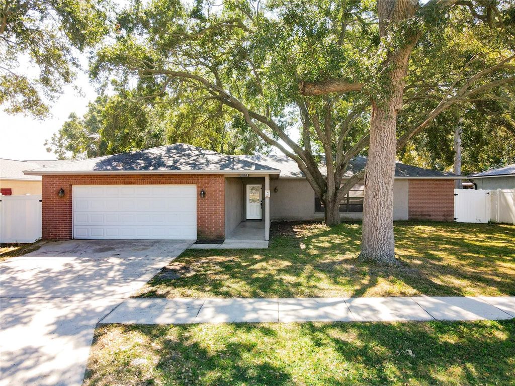 Image 3 of property listing at 11180 113TH AVENUE, Largo, FL 33778