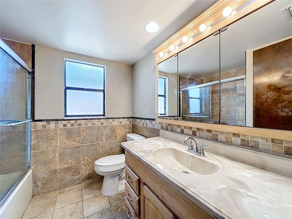 Image 25 of property listing at 11180 113TH AVENUE, Largo, FL 33778