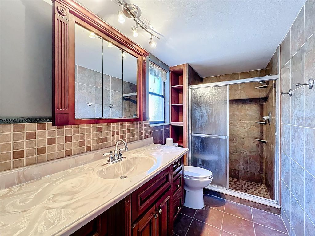 Image 31 of property listing at 11180 113TH AVENUE, Largo, FL 33778