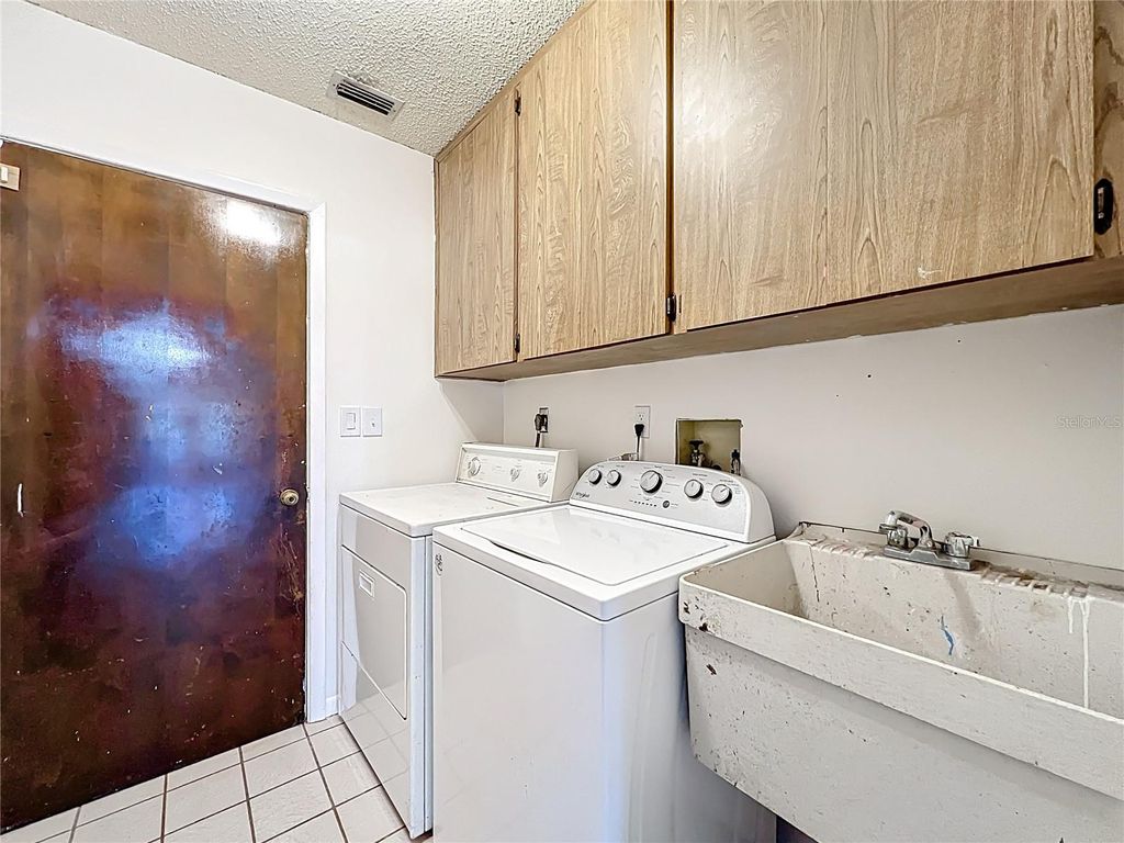 Image 32 of property listing at 11180 113TH AVENUE, Largo, FL 33778