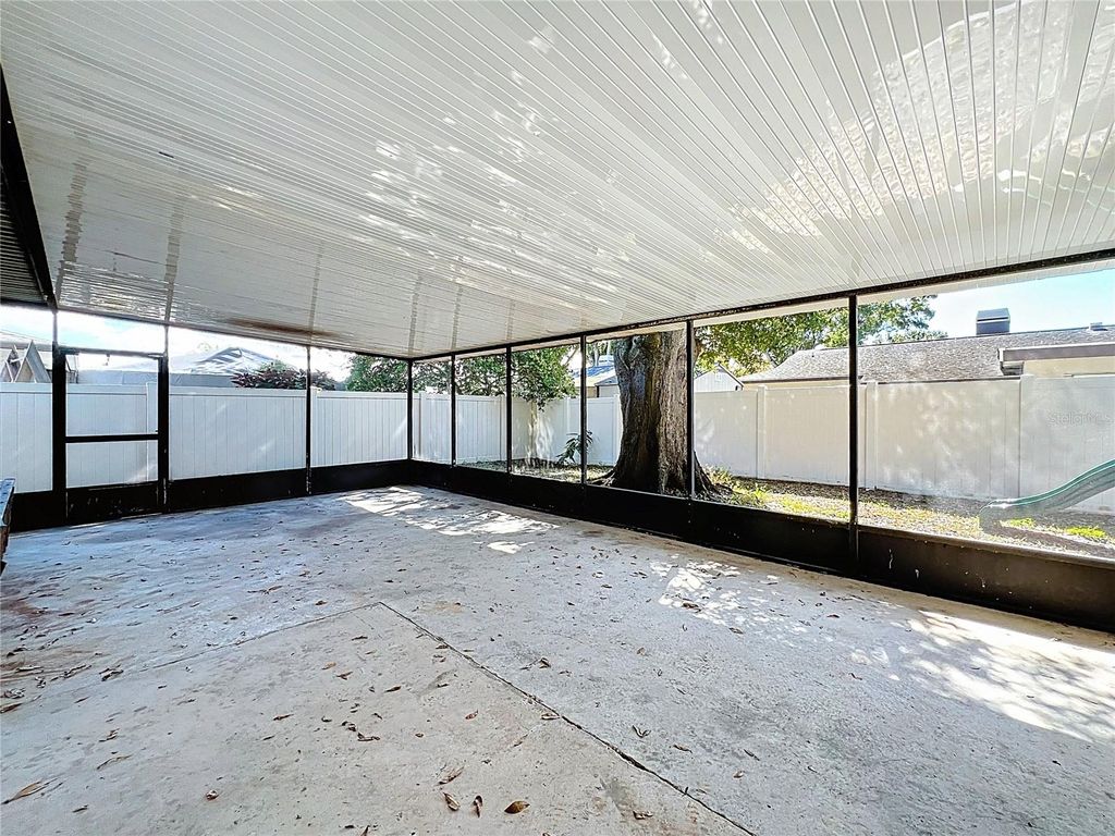 Image 33 of property listing at 11180 113TH AVENUE, Largo, FL 33778