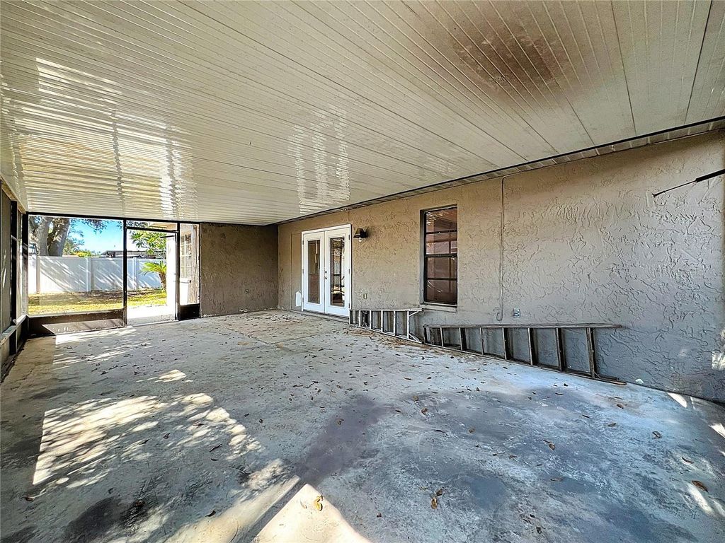 Image 34 of property listing at 11180 113TH AVENUE, Largo, FL 33778