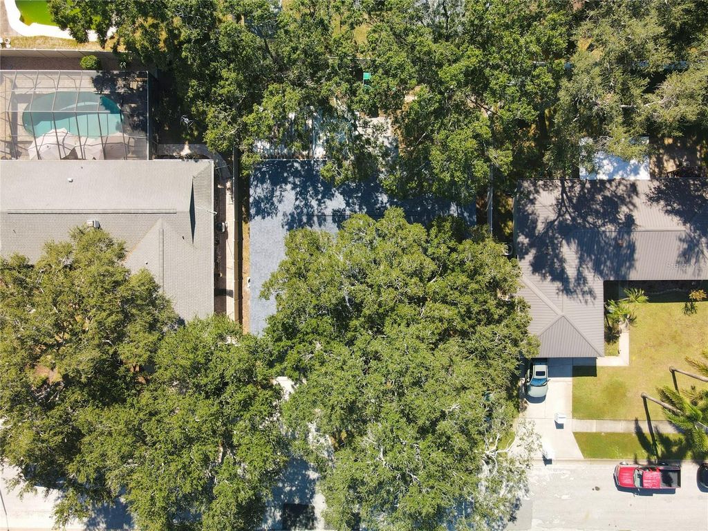 Image 39 of property listing at 11180 113TH AVENUE, Largo, FL 33778