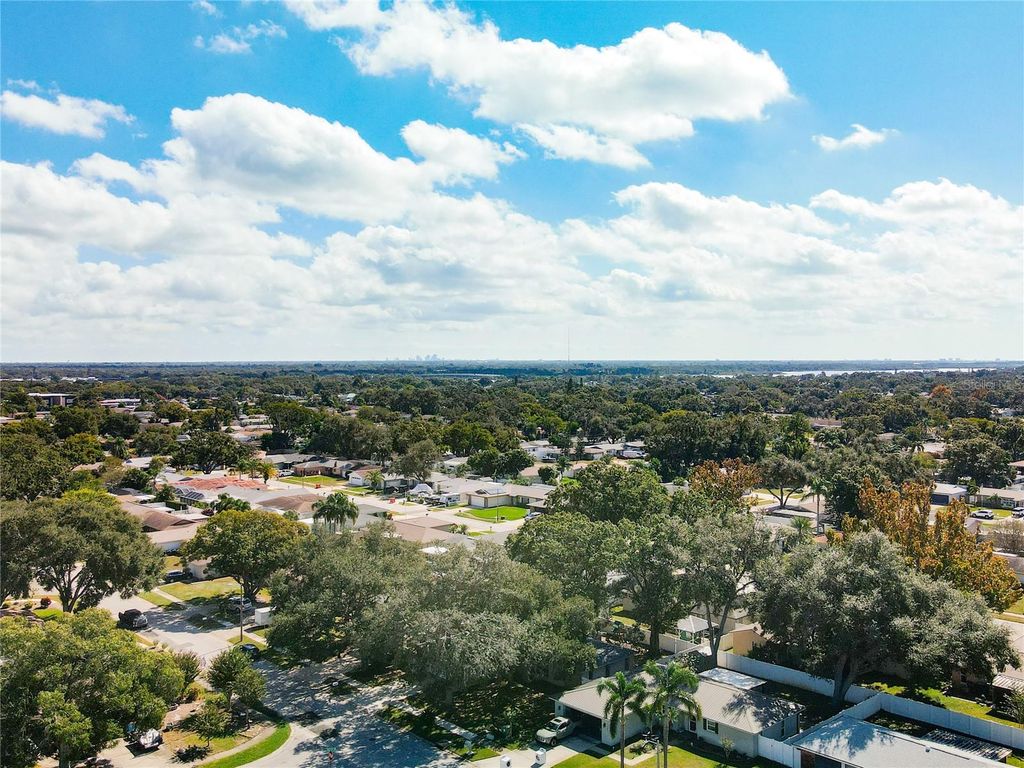 Image 52 of property listing at 11180 113TH AVENUE, Largo, FL 33778