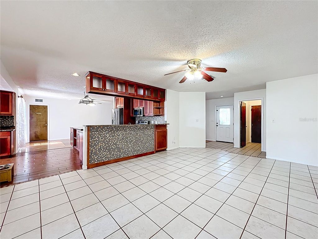 Image 8 of property listing at 11180 113TH AVENUE, Largo, FL 33778