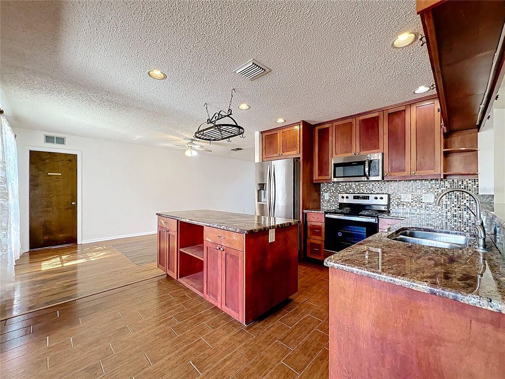 Image 9 of property listing at 11180 113TH AVENUE, Largo, FL 33778