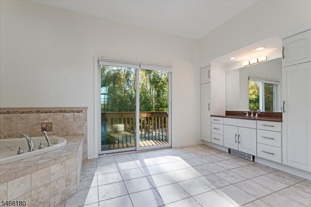 9 Dagmar Dale Dr, Vernon Twp., NJ 07461