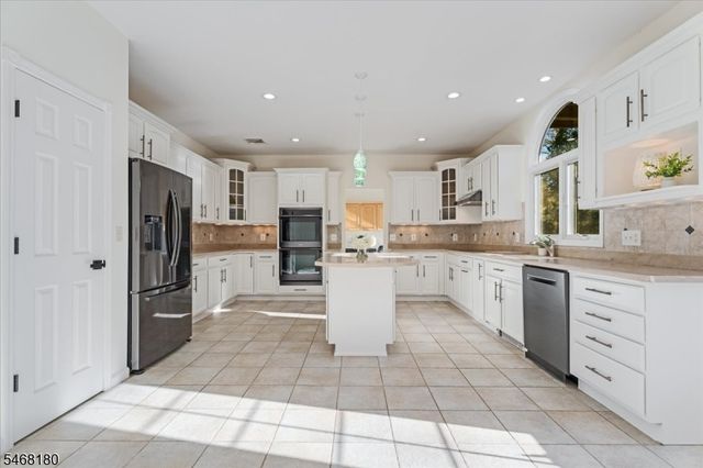 9 Dagmar Dale Dr, Vernon Twp., NJ 07461