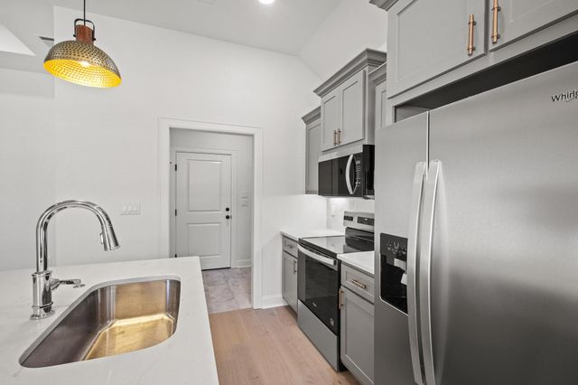 212 Central Park Court, Athens, TX 75751