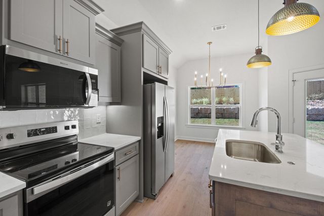 212 Central Park Court, Athens, TX 75751