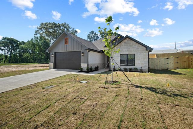 212 Central Park Court, Athens, TX 75751