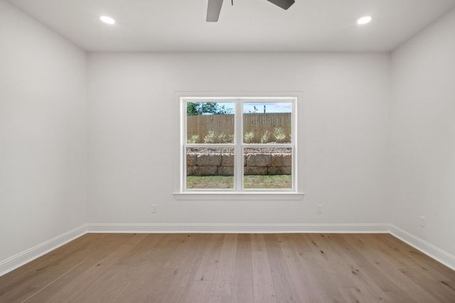 212 Central Park Court, Athens, TX 75751