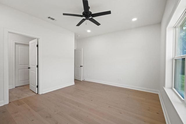 212 Central Park Court, Athens, TX 75751